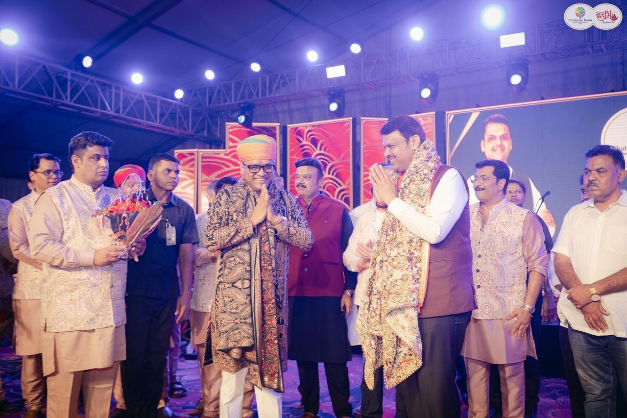 Dignitaries being welcomed on stage at Surbhi Garba Dhoom Dandiya 2025, Chattarpur Farms Nagpur