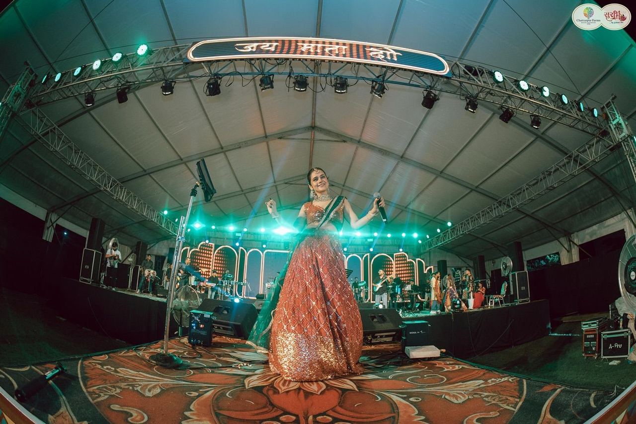 Singer performing under the Jai Mata Di sign at Surbhi Garba Dhoom Dandiya 2025, Chattarpur Farms, Nagpur
