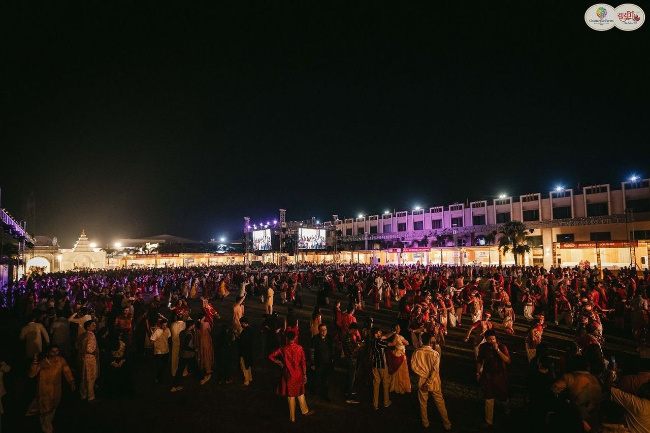 Thousands of garba dancers on the ground at Surbhi Garba Dhoom Dandiya 2025, Chattarpur Farms, Nagpur