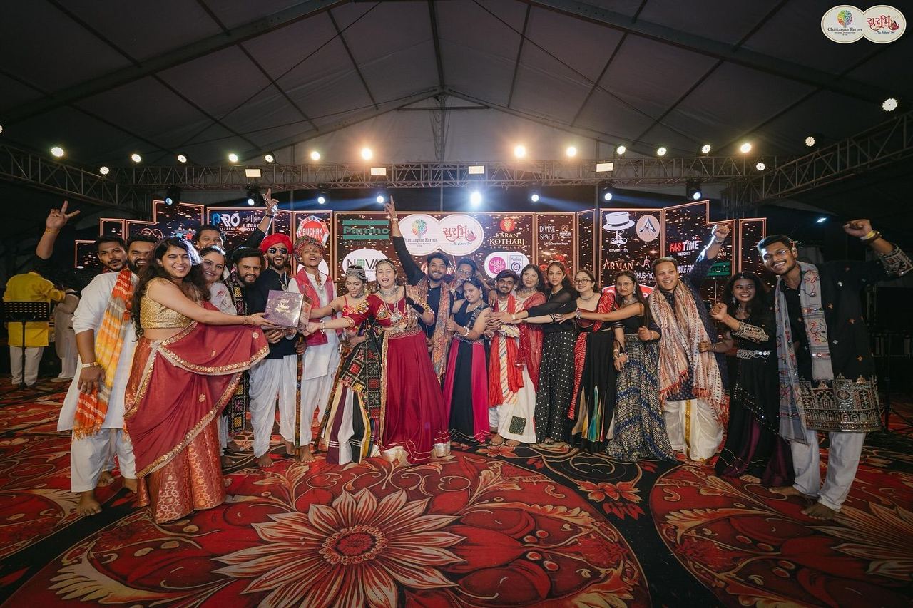 Artists group photo with award at Surbhi Garba Dhoom Dandiya 2025, Chattarpur Farms, Nagpur